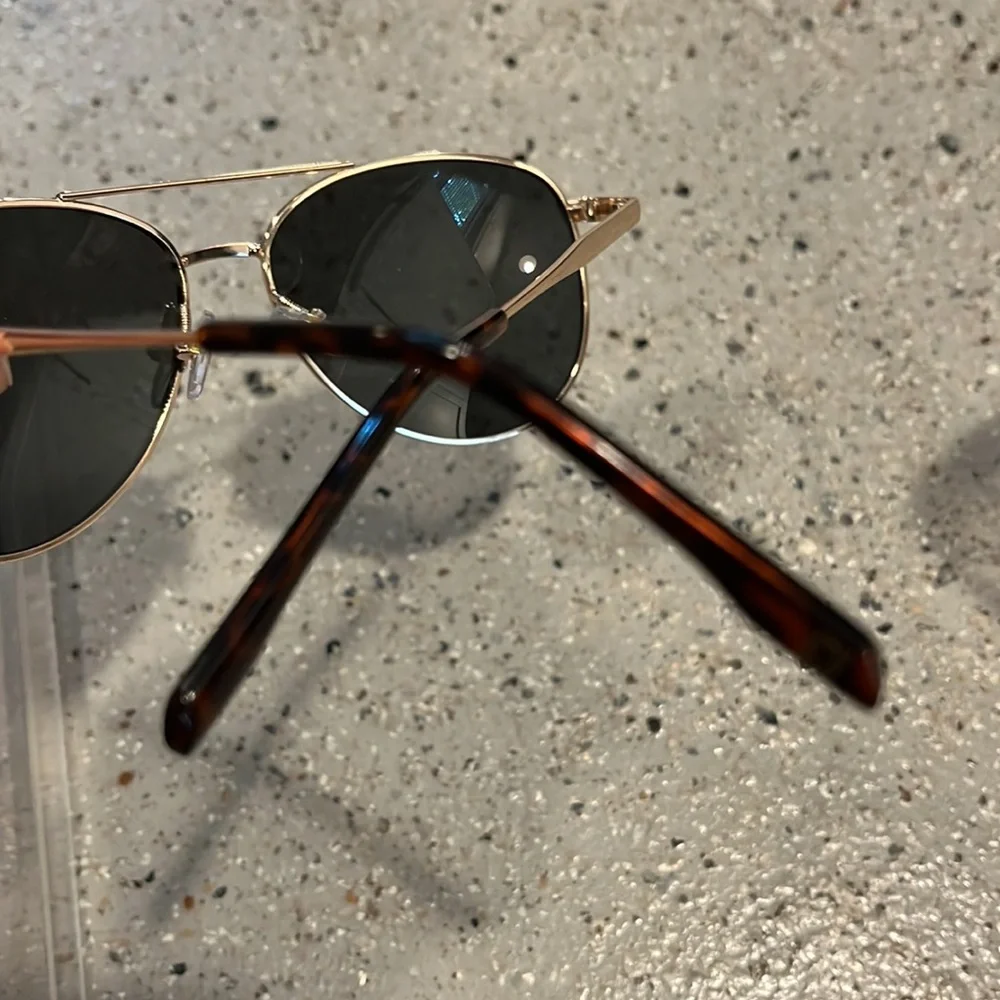 FOSTER GRANT PRELUDE AVIATOR GOLD WIRE FRAME SUNGLASSES UNISEX NEW WITH TAGS